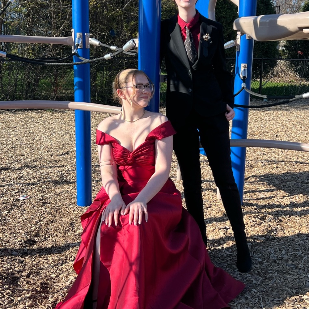 Elegant Red Off-Shoulder Evening/Prom Gown